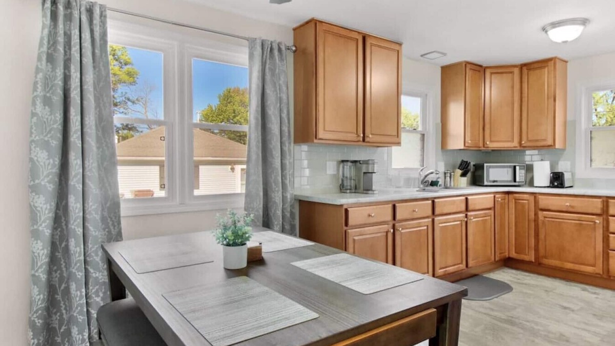 Sunnyland House | Esser · 4Bed Charmer in Central Washington/East Peoria