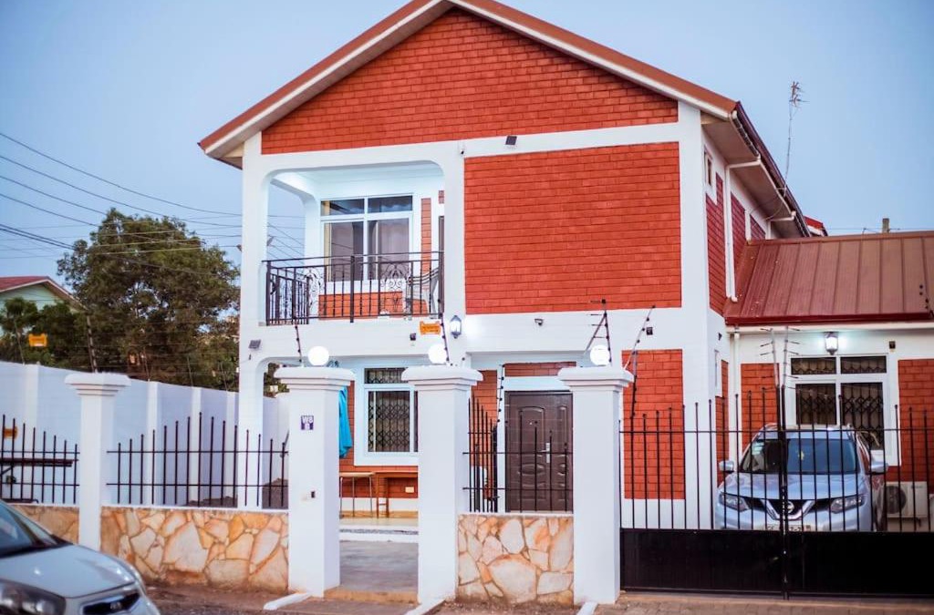 Oyibi House | Essmante Villa - Comunal Pool, Gym, Tennis & Basketball Court