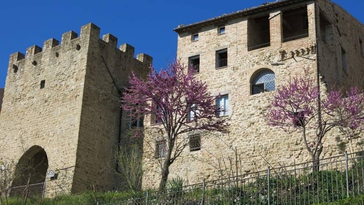 San Ginesio House | Est Locanda, panoramic apartment with garden on the medieval walls of the town