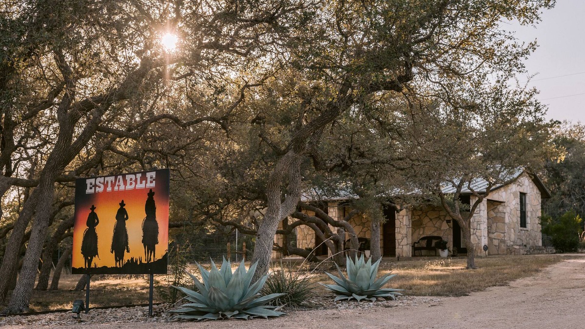 Dripping Springs House | Estable - Asante Lodging & Events