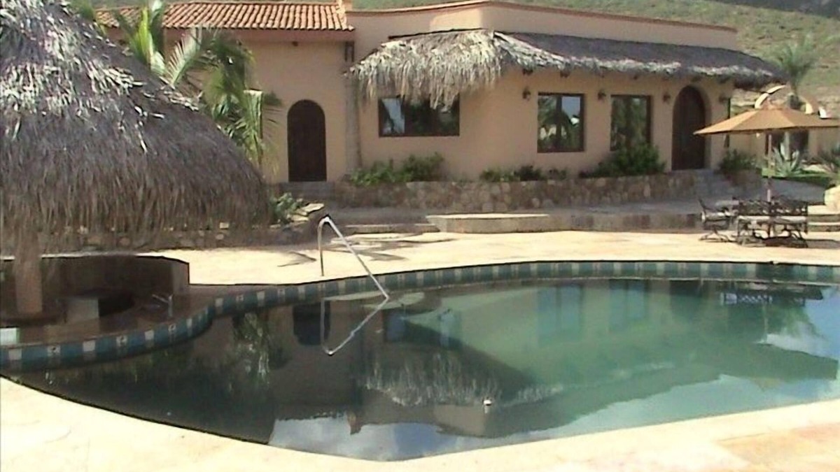 Pescadero House | Estate Guesthouse sleeps 8, possible 12, wifi 57mbps