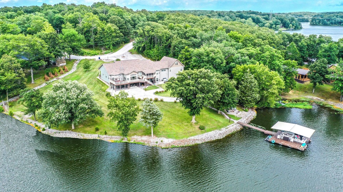 Marion House | Estate Home on at Lake of Egypt Sleeps 16 MAX