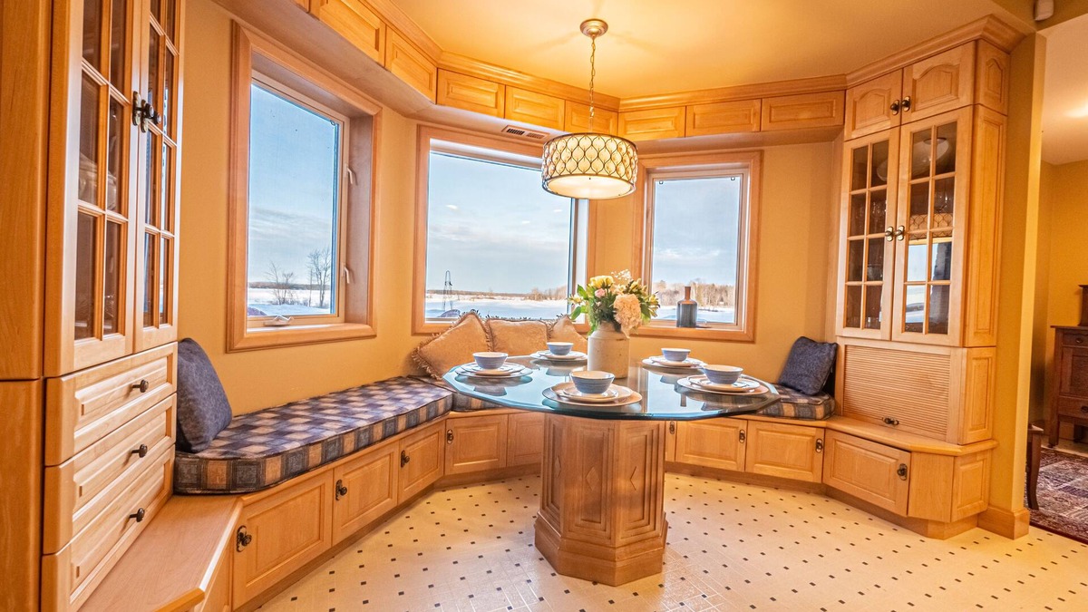 Petawawa House | Estate house on the Ottawa river with 47 KM's of boating