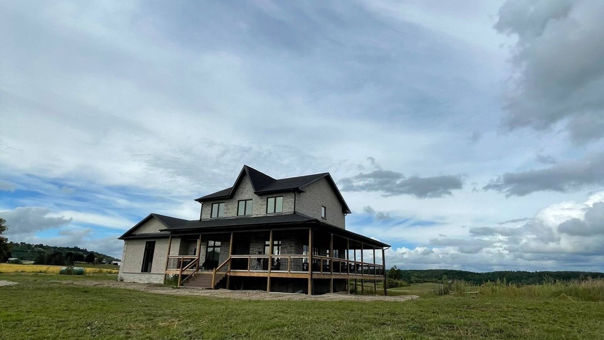 Mansfield House | Estate house with forested land,stunning scenes & sweeping valley