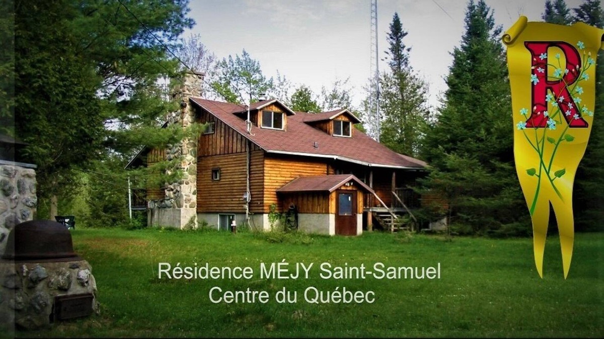 Saint-Samuel House | Estate In Private forest Center Quévbec