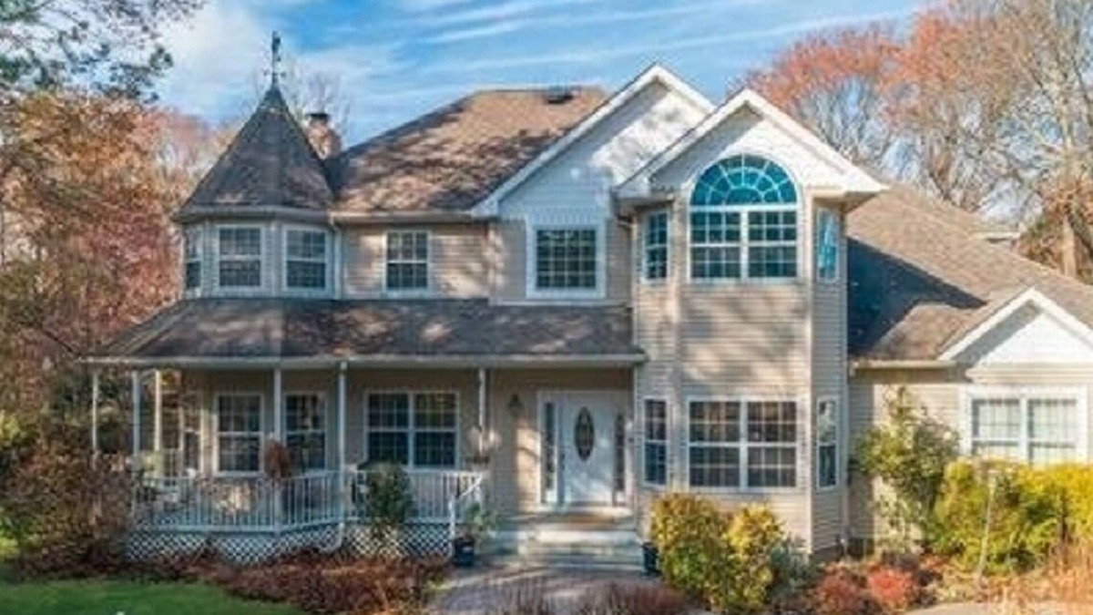 Manorville House | Estate Setting At The Gateway To The Hamptons