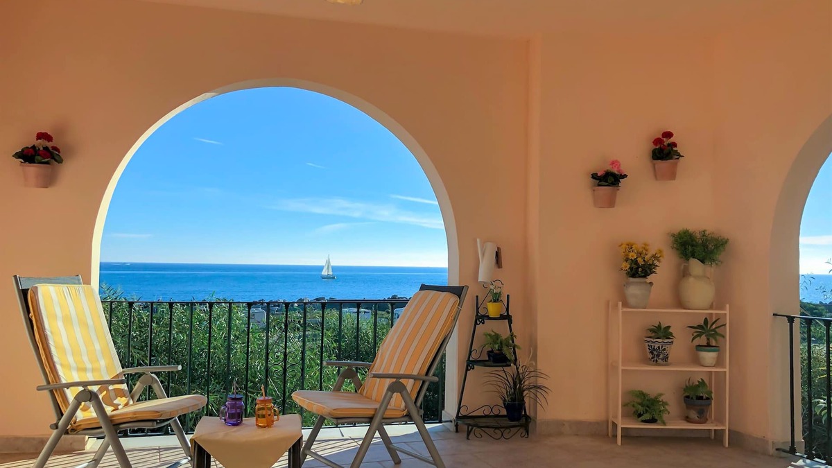 Estepona House | Estepona Seafront Apartment. Panoramic seaviews, Pool, Beach, Parking, Terrace