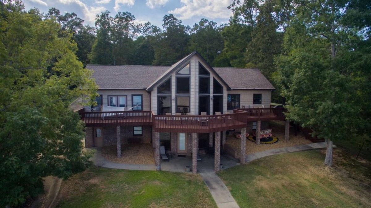 Arley House | Estes Pointe Lake House on Perfect Lot No steps to Dock Ramp