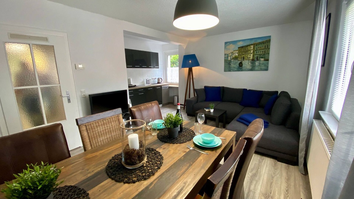 Herne Condo | Estrella LIVING ROOMS 89 (Rome)