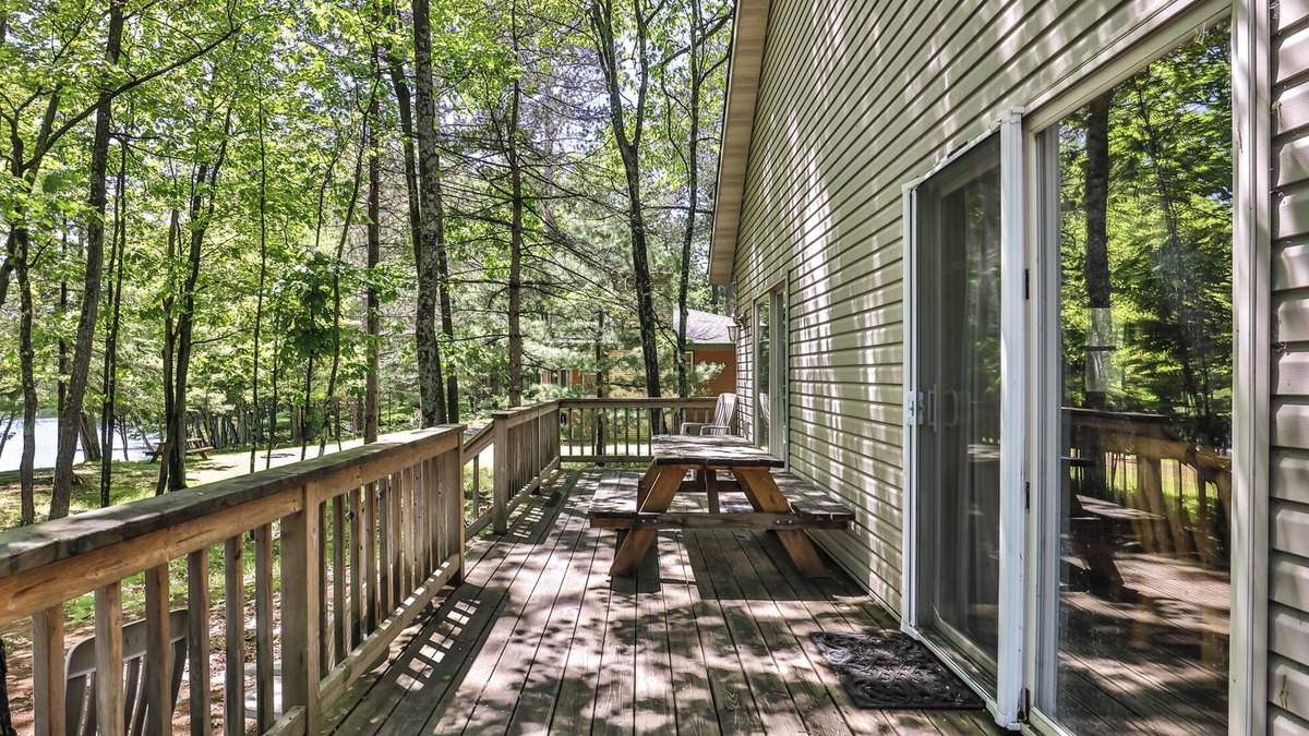 St Germain Cottage | Estrold's Resort-Maple Cabin
