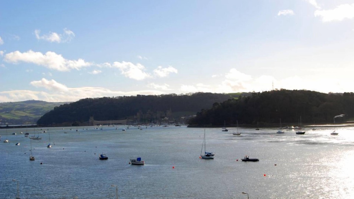 Deganwy Cottage | Estuary View Apartment - sleeps 4 guests in 2 bedrooms