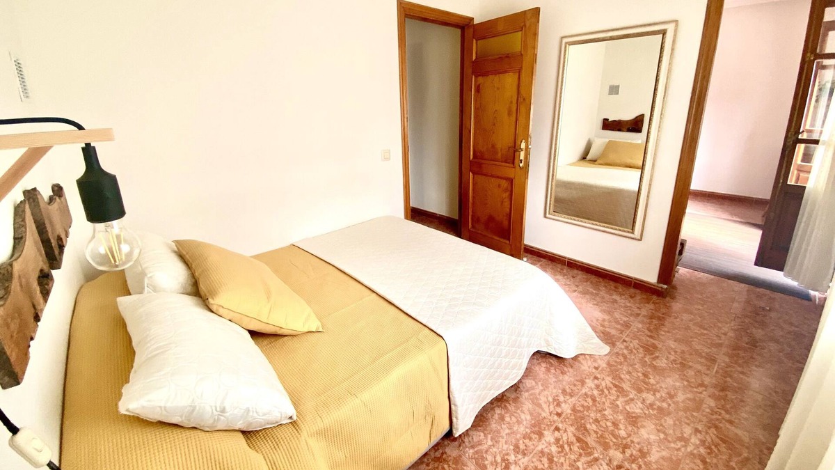 Boal Apartment | Estudios en un Pueblo de Asturias :coworking y Coliving, Salón con Chimenea