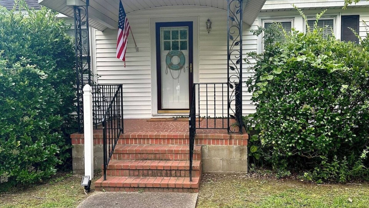 Onancock Cottage | ESVA Down by the Sea & Pet Friendly