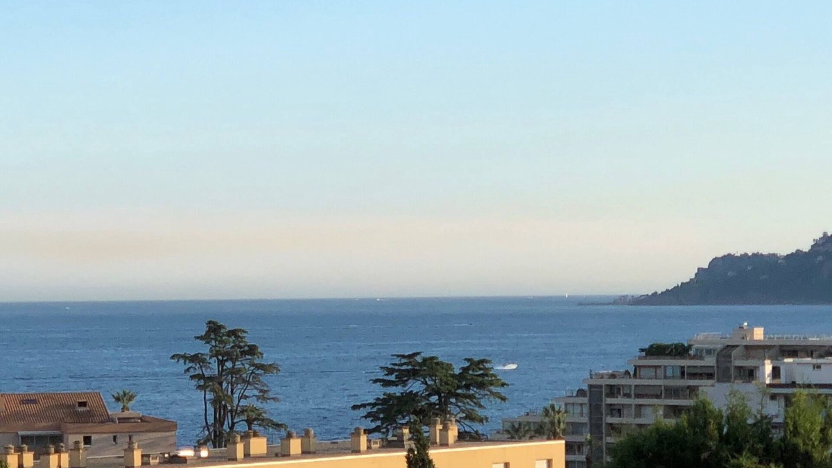 Cannes La Bocca Apartment | Eté indien à Cannes - Luxury sea view apartment with large terrace and swimming pool