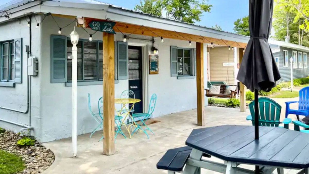 Geneva-on-the-Lake Cottage | Ethan's Lake House totally renovated 2 bedroom 1 bath cottage sleeps 6