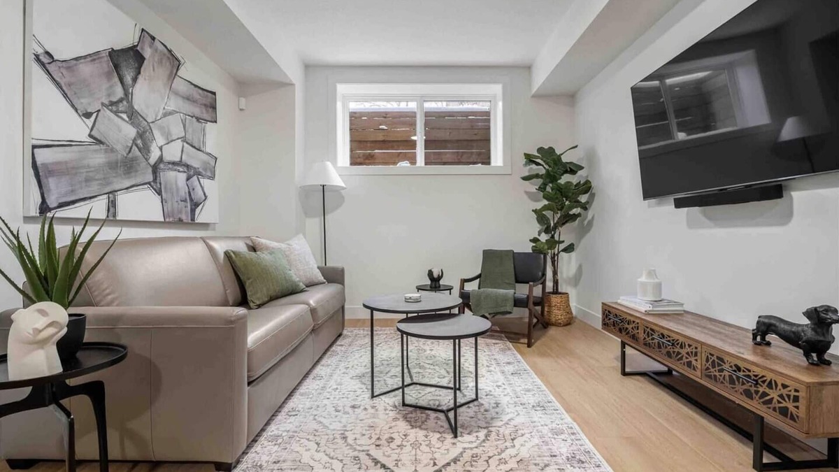 Banff Trail House | Ethereal Escape 2BR Suite Sleeps 6 AC near UofC