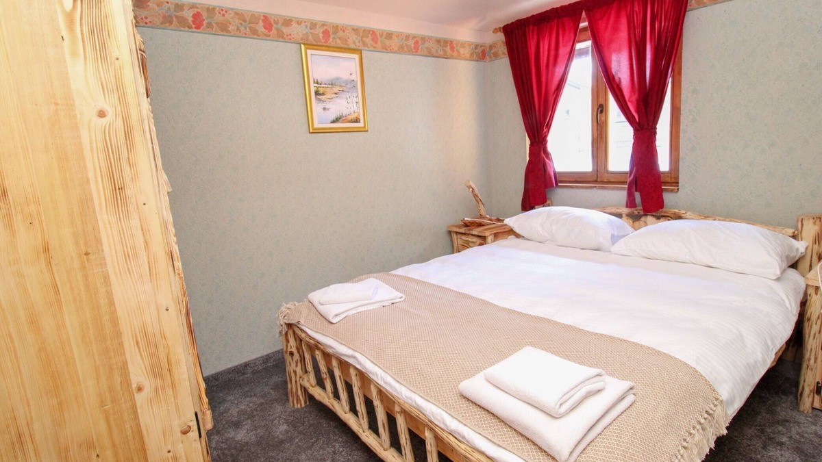 Pale Apartment | Ethno Village Dolina Mira - One Bedroom Holiday Home (Miljacka)