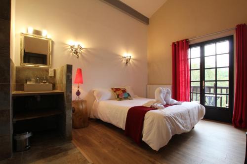 Itxassou House | Etxe goxoan chambres d'hôtes avec cuisine été équipée commune et jaccuzi