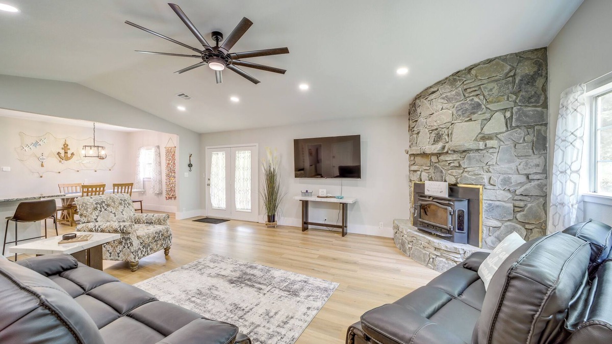 Eufaula House | Eufaula Home - Walk to Lake Beach!