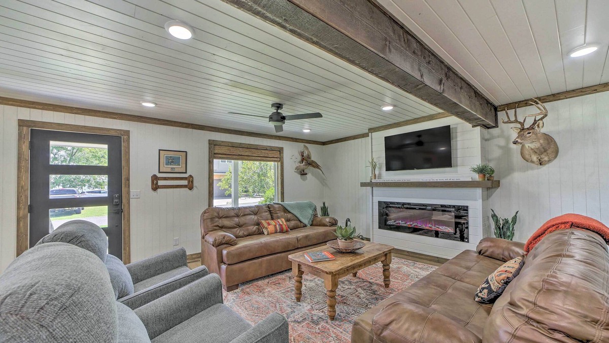 Eufaula House | Eufaula Retreat w/Lake Views: Walk to Marina