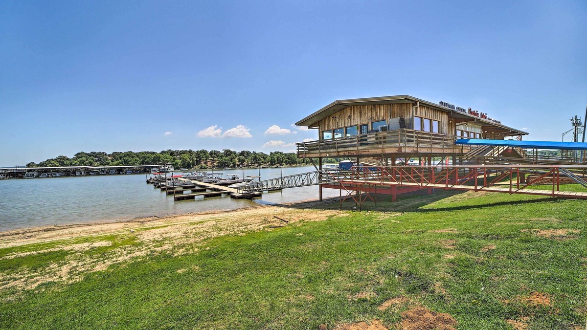 Eufaula Cottage | Eufaula Retreat w/Lake Views: Walk to Marina