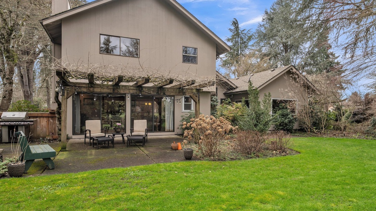 Cal Young House | Eugene - Close to everything by RedAwning