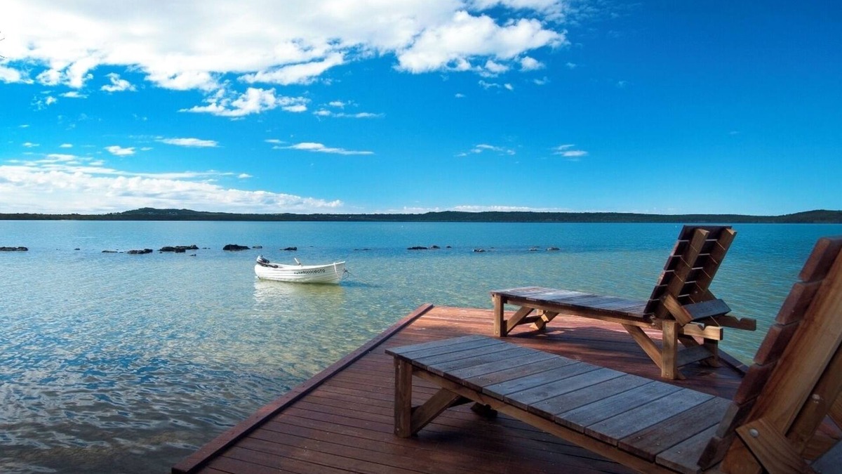Weyba Downs Apartment | Eumarella Shores Noosa Lake Retreat