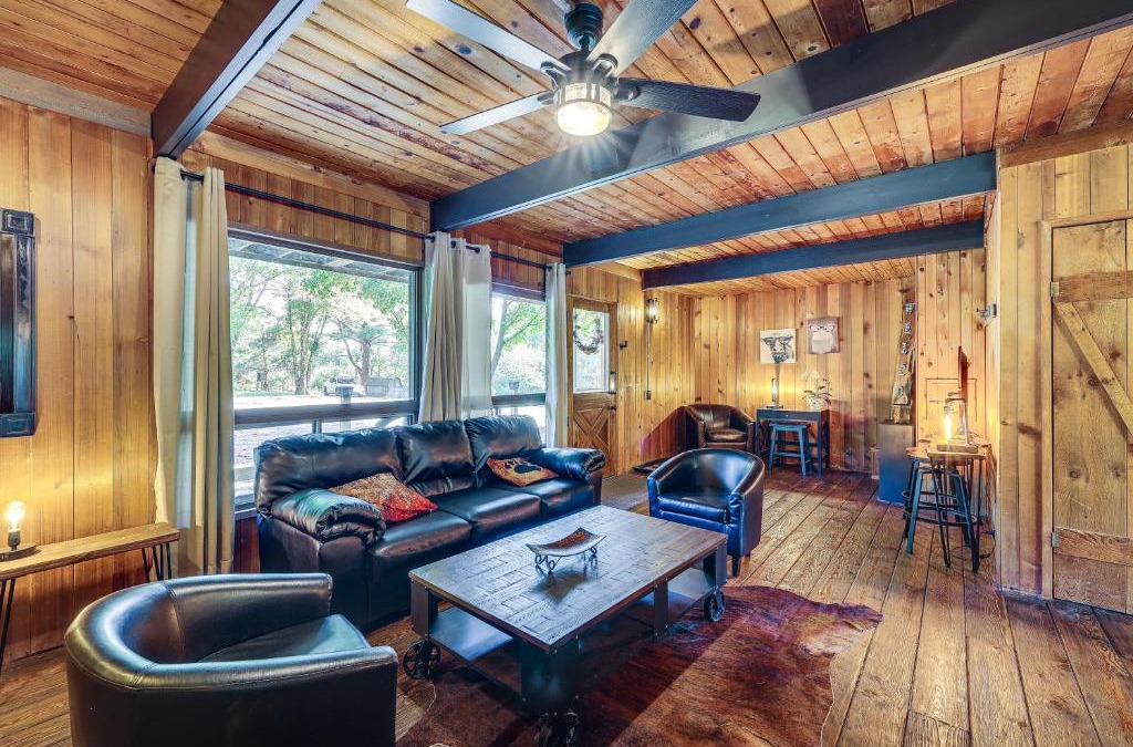 Eureka Springs House | Eureka Springs Rental Cabin 8 Mi to Downtown!