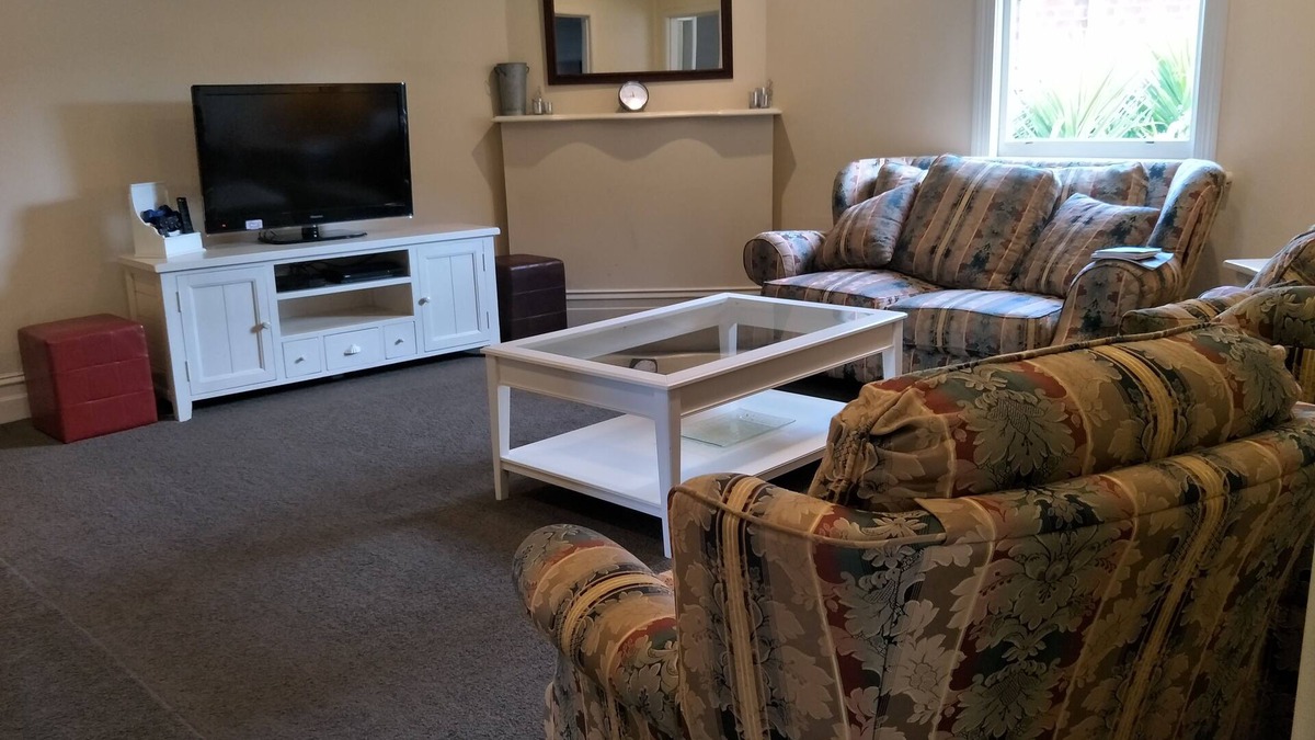 Ballarat East House | Eureka Views B&B Ballarat. 3 Bdr. 5 mins to CBD. Close to tourist attractions