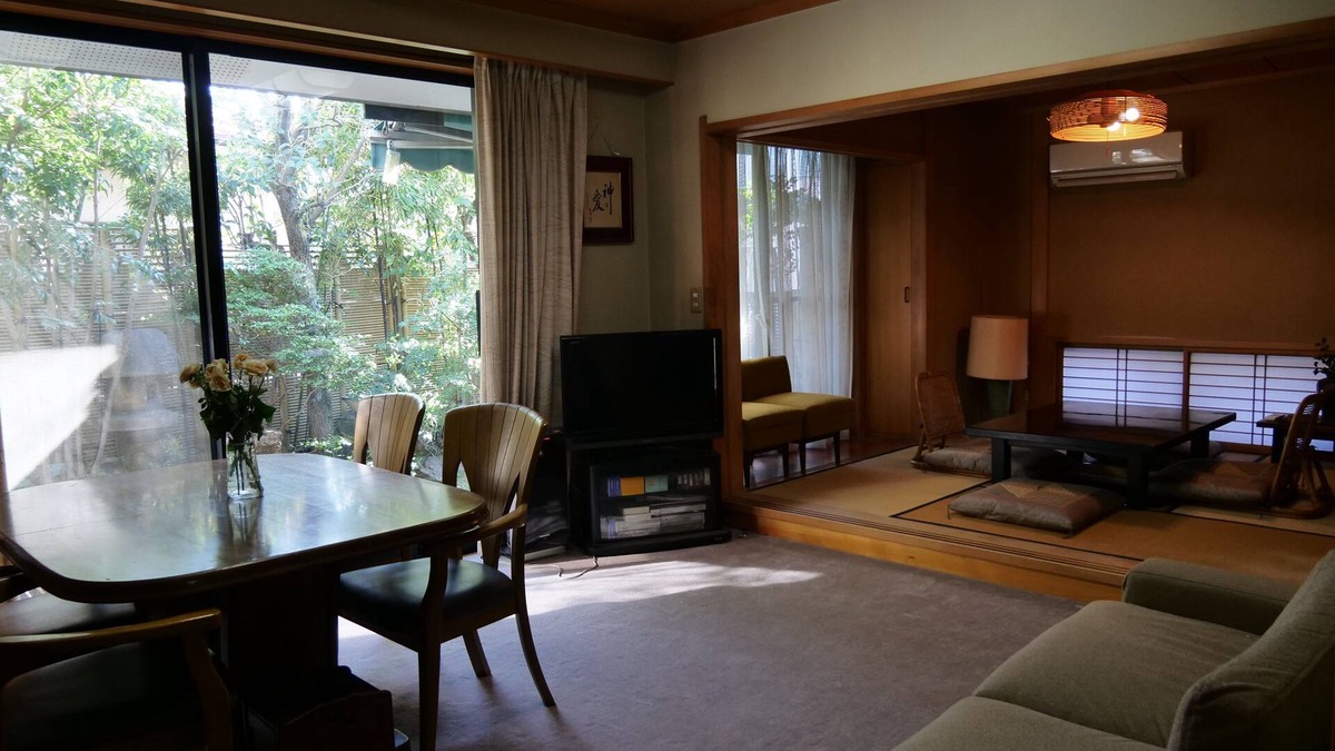 Suginami Villa | European comfort with Japanese style