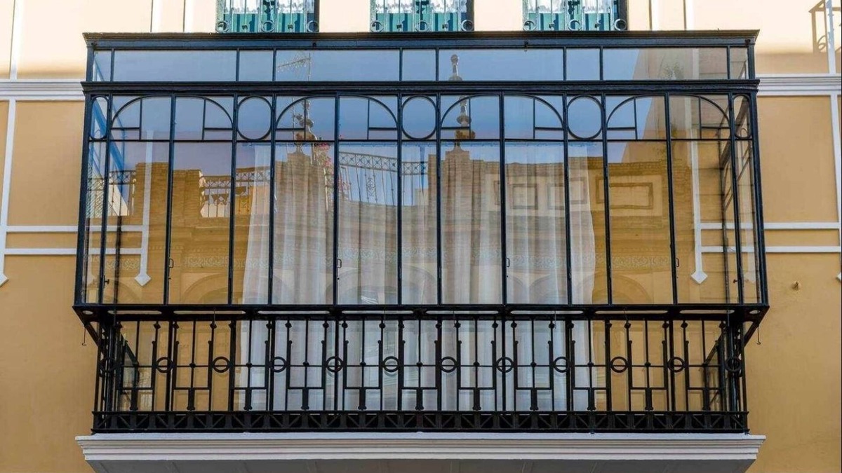 Santa Catalina Apartment | Eva Recommends Gerona 1 very bright house S.XIX