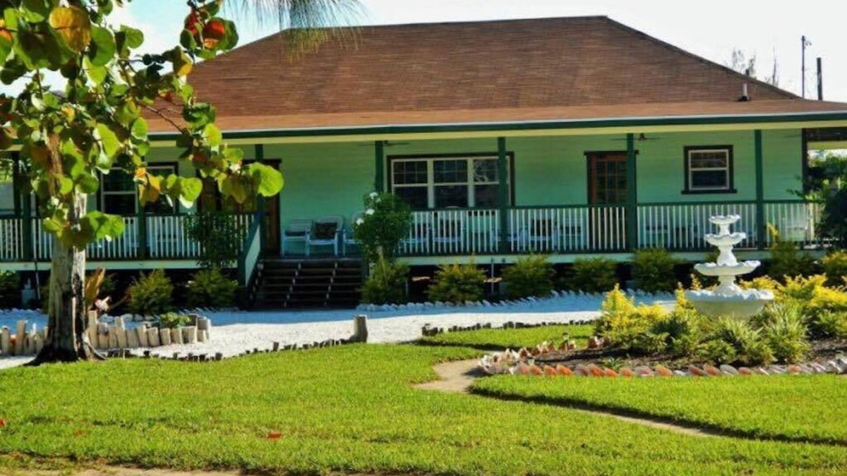 Staniard Creek House | Eva's BoneFishLodge Is located on the beautiful Staniard Creek Andros Island