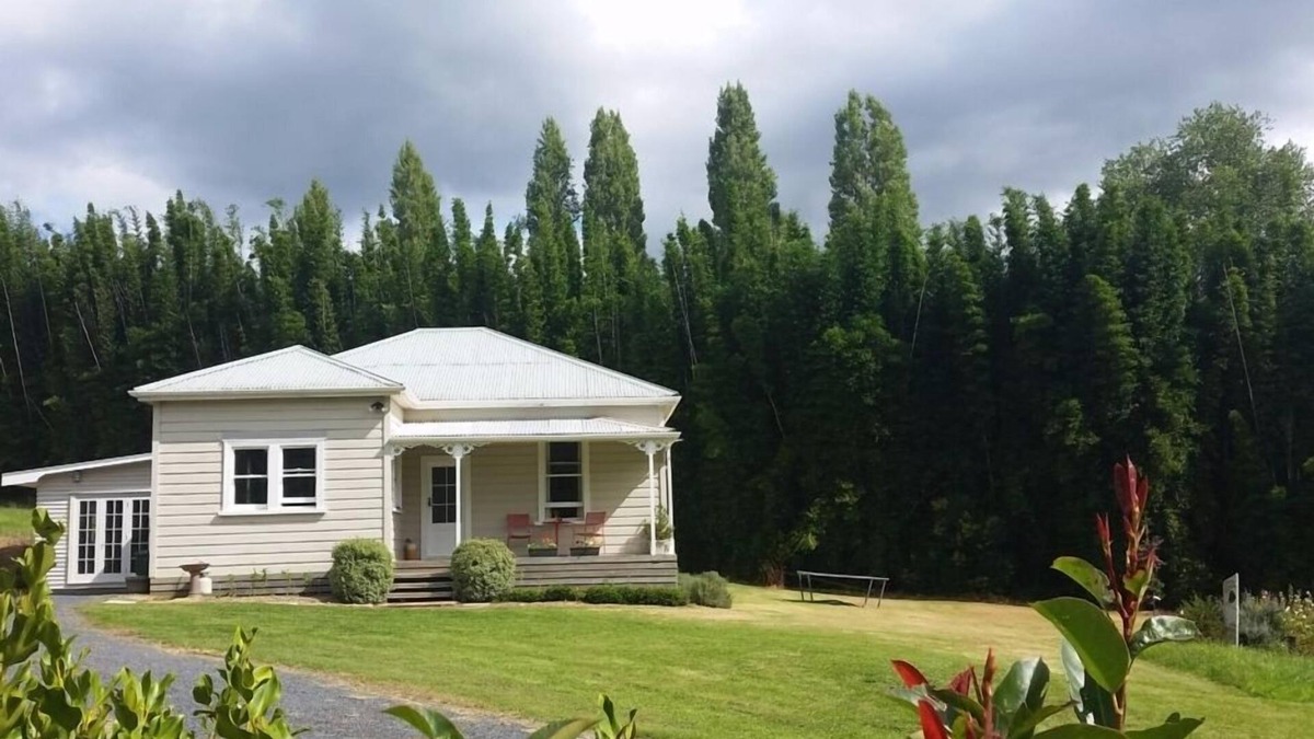 Pakaraka Cottage | Eva's Cottage - in the middle of everywhere !