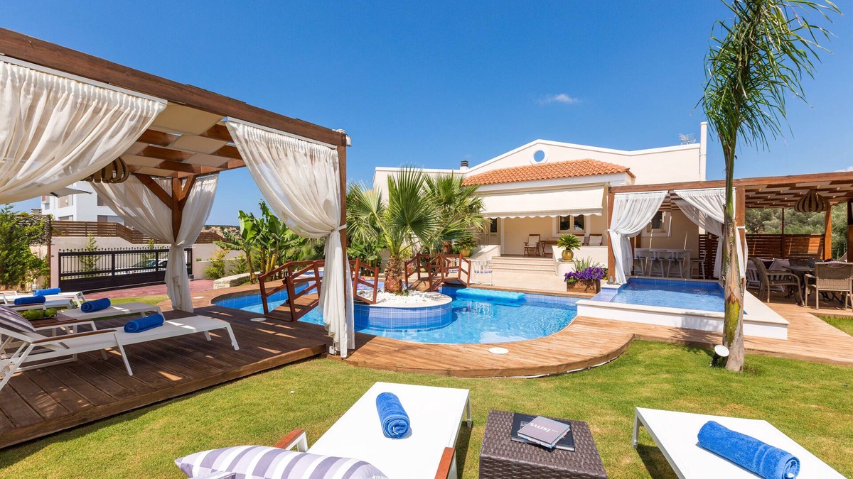 Roumeli Villa | Eva Villa, Pool & Whirlpool, BBQ, Playground & Ping Pong