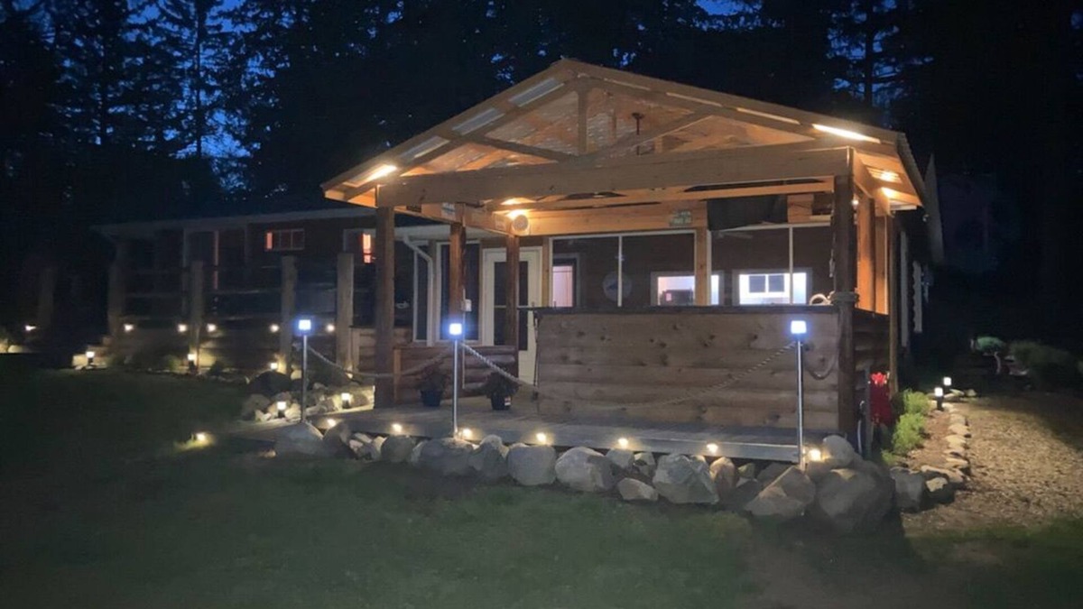 Sand Creek Cottage | Evans Lake Waterfront - Lilly Pad Lake House in Irish Hills