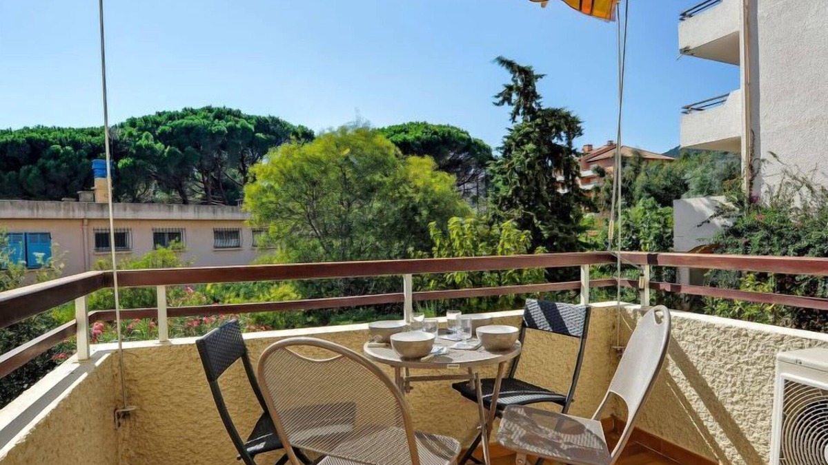 Cavalaire-sur-Mer Apartment | Evasion by Interhome