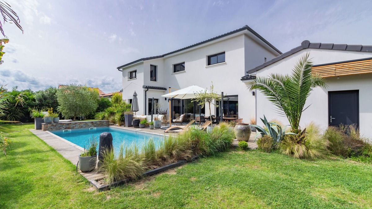 Labastidette Villa | Evasion Cozy : Villa de Charme Avec Piscine et Terrain de Pétanque