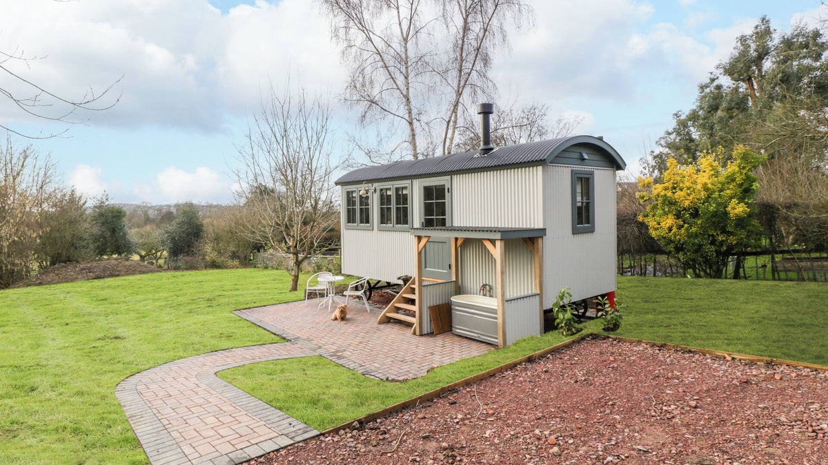 Moreton Cottage | EVENDINE HUT @ EVENDINE COTTAGE in Colwall, Herefordshire