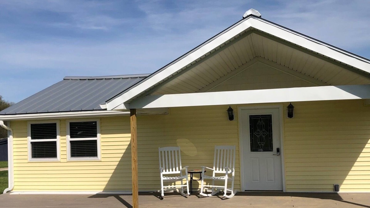 Hiram Cottage | Evening Primrose Cottage at Blue Jay Orchard