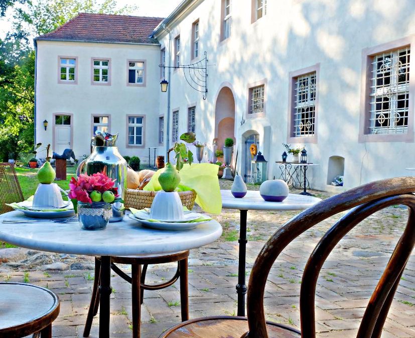 Neuenhagen House | Event- Kultur & B&B Kunst Schloss Neuenhagen Übernachten im Denkmal