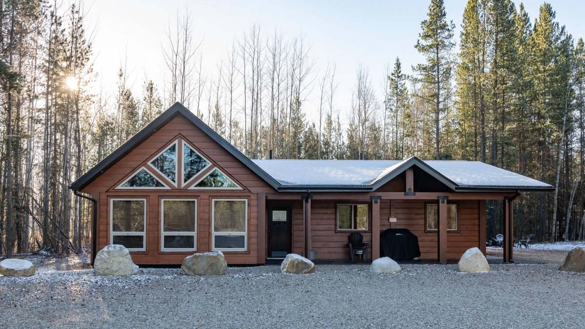 Valemount House | Evergreen Cabin Rental
