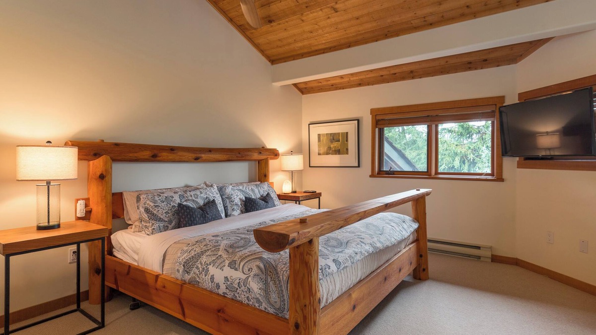 Nordic Estates House | ❄︎ Evergreen Escape at Taluswood❄︎ | 3 BR Ski In | Private Garage | Hot Tub & Pool