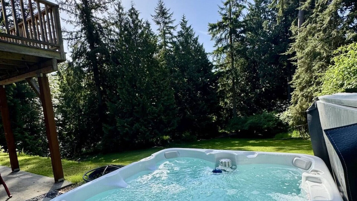 Clinton House | Evergreen Escape I Whidbey Island I One 1 full acre of land
