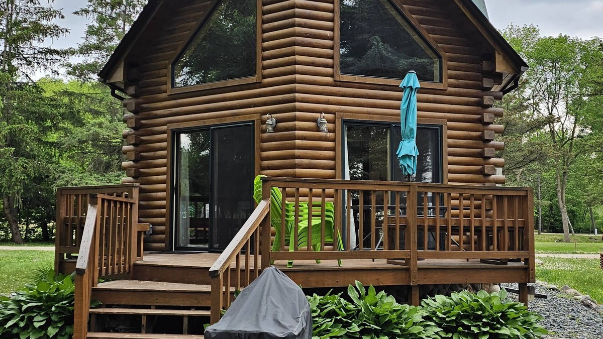 Fremont Cabin | Evergreen Lodge,Waterfront Log Cabin,Wolf River,Partridge Lake,Fremont,Wisconsin