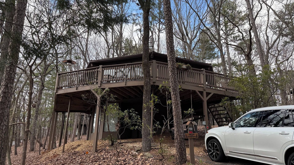 Big Canoe Cabin | Evergreen treehouse in Big Canoe