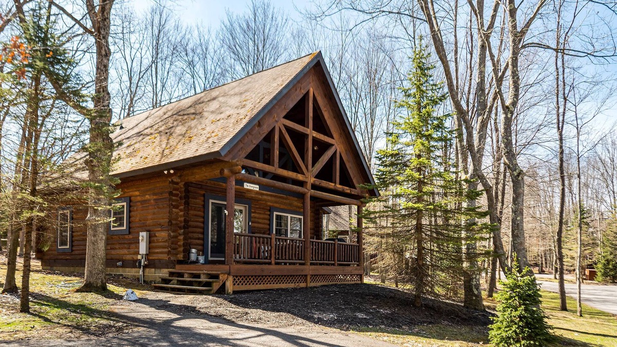Thayerville House | Evergreen | Wooded Views from Balcony + Private Hot Tub