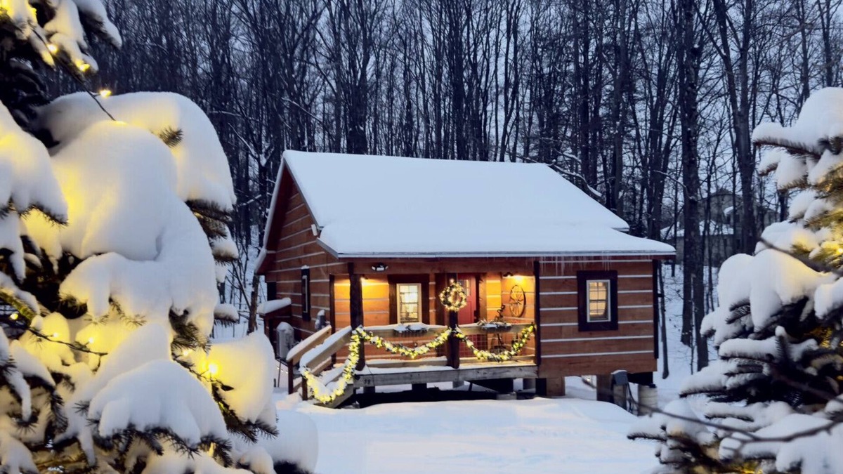 Thayerville Cabin | EverGreenGrove-Hemlock2BR/1 BA/Dog Friendly/Hottub