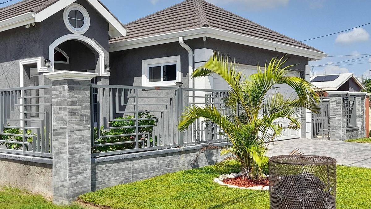 Old Harbour Villa | Evertonbnb 22 - Relaxing 2-Bedroom Villa with Pool
