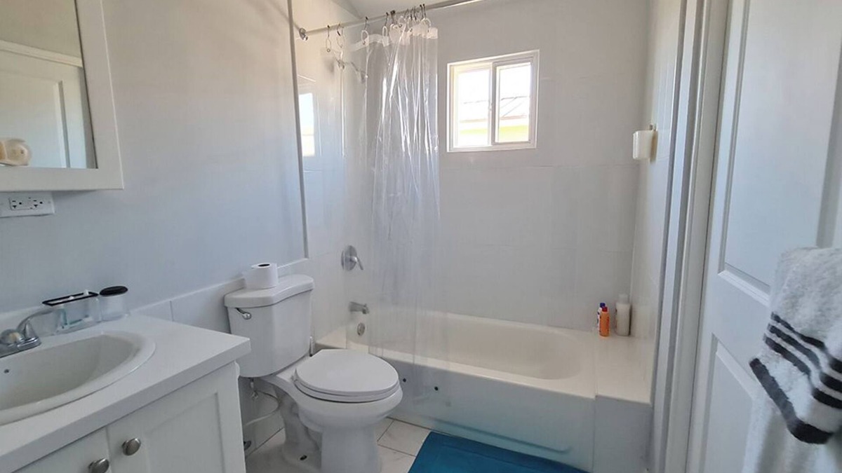 Old Harbour House | Evertonbnb448 - Charming 2-bedroom house in Old Harbour with WiFi, AC