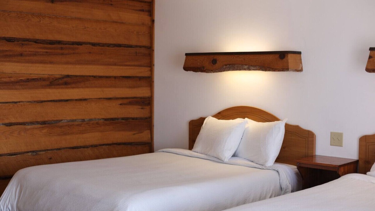 Tomahawk Hotel | Every Room with a Beautiful View of The Wisconsin River *